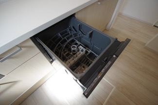 【キッチン】 | 【仲介手数料無料！！】川崎市麻生区王禅寺東6丁目　新築戸建て（全3棟）1号棟　5199万円 | ビルトイン食洗機