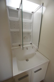 【洗面所】 | 【仲介手数料無料！！】川崎市麻生区王禅寺東6丁目　新築戸建て（全3棟）1号棟　5199万円