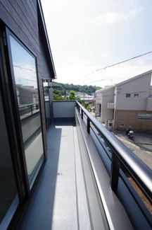 【バルコニー】 | 【仲介手数料無料！！】川崎市麻生区王禅寺東6丁目　新築戸建て（全3棟）1号棟　4799万円