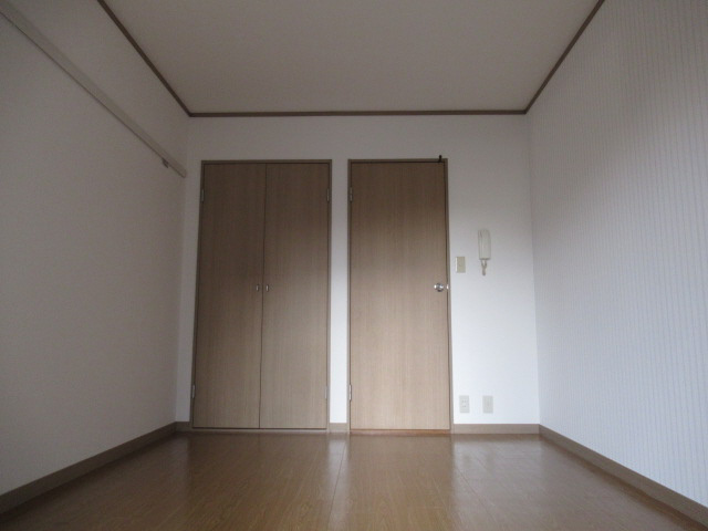 クローバー富士６号館の寝室
