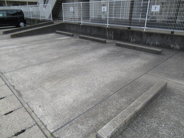 クローバー富士６号館の駐車場