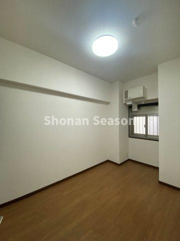 【洋室】 | 全室フローリングなので、毎日のお掃除も楽々ですよ。