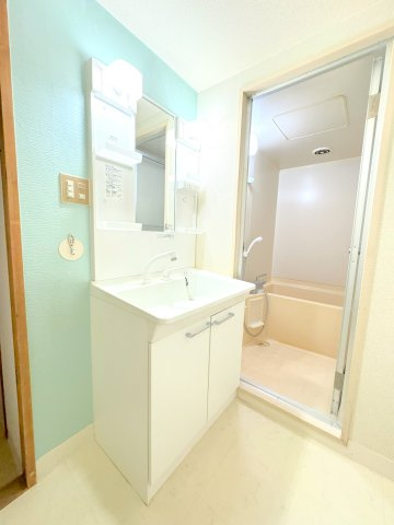 延命寺マンションの独立洗面台|※403号の室内写真になります。