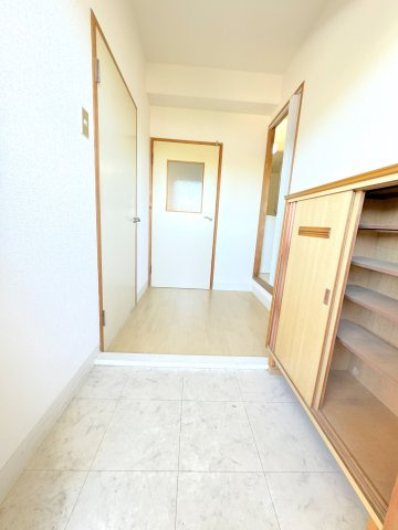 延命寺マンションの玄関|※403号の室内写真になります。