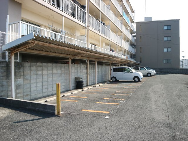 延命寺マンションの駐車場|※建物の表側と裏側で駐車料金が異なります。