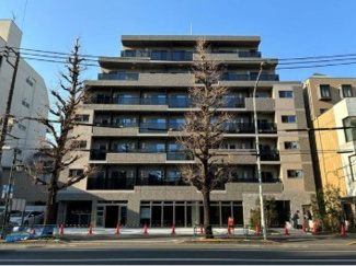 【外観】 | 鉄筋コンクリート造のがっちりとした建物。