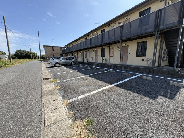 モルトフィオーレ2番館の駐車場