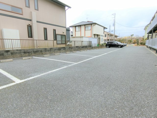 モルトフィオーレ2番館の駐車場