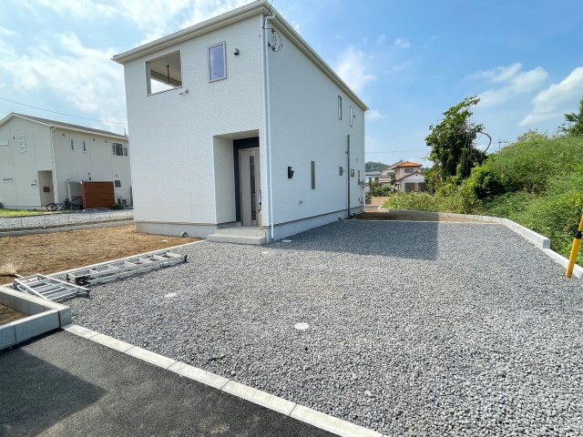 藤岡市本郷第2（全2棟）2号棟の前面道路含む現地写真