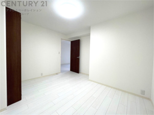 リラックスできるプライベート空間で、快適な睡眠をサポート。個人の好みに合わせたインテリアや寝具で心地良さを追求。プライベートな時間を過ごし、リフレッシュする場所におすすめです。