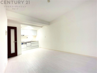 リビングダイニングは家族や友人とのコミュニケーションを楽しむ場所でくつろぎながら食事や会話を楽しめ、多目的に利用できリラックスできる空間です。家庭内の中心として機能し、快適な生活をサポートします。