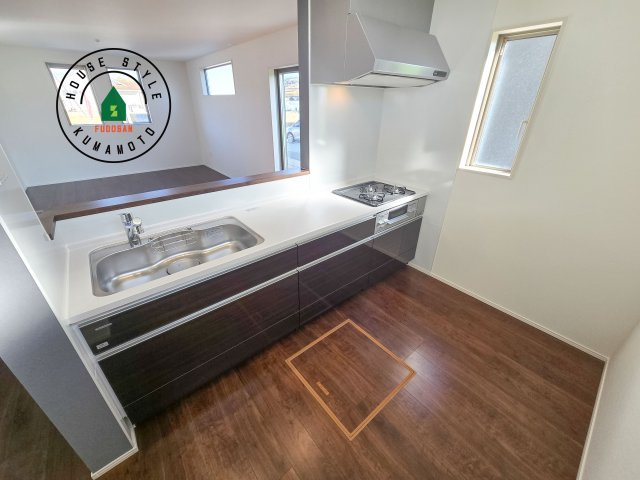 菊池郡菊陽町馬場楠第1-2棟（1号棟）　のキッチン|ご家族を近くに感じられる対面キッチンのLDK。会話もはずみそうですね。