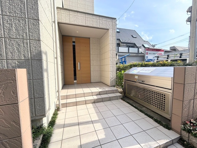 レオガーデンのエントランス|★オートロック対応エントランス★