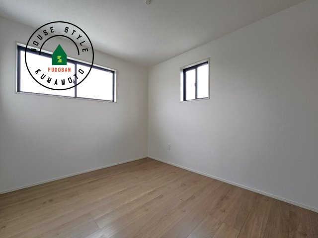 菊池郡菊陽町馬場楠第1-2棟（2号棟）　の内観：施工例|主寝室には収納力に優れたクローゼットがありますので、お部屋もすっきり片付きます。