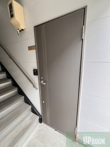 クレフラスト鳥神町の玄関