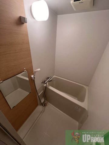 クレフラスト鳥神町の浴室