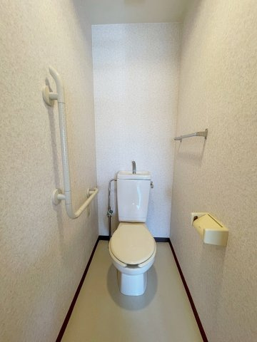 ノイハウス宝塚のトイレ|落ち着いた色調のトイレです