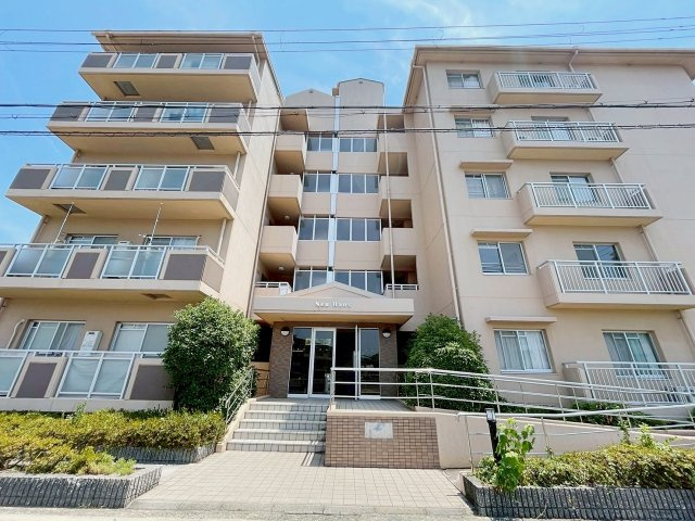 ノイハウス宝塚のエントランス|落ち着いたエントランスです