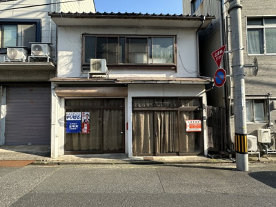 【外観】 | 瓦町アパート | 右側が入口で、居室は2階です。