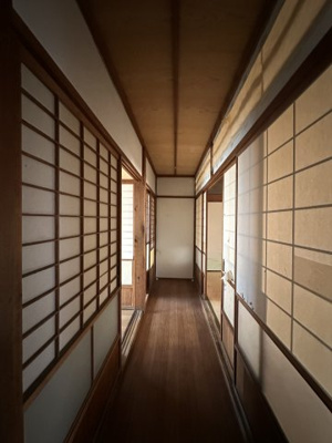 【その他】 | 瓦町アパート | 階段上がって正面の廊下