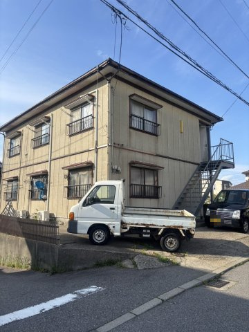 新潟市西区上新栄町４丁目のアパートの外観