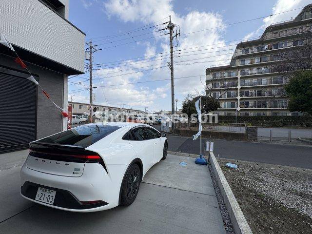 【駐車場】 | お車はゆとりの並列駐車可能！
家族複数台所有でも安心ですね♪