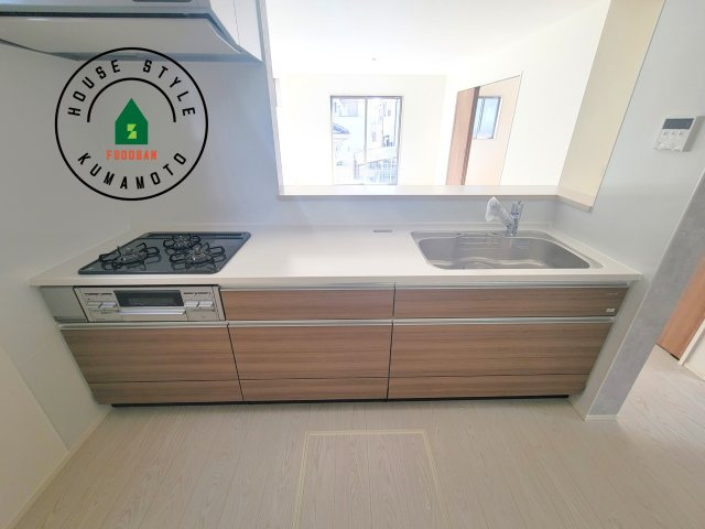 菊池市泗水町吉富第3-3棟（4号棟）　の内観：施工例|ご家族を近くに感じられる対面キッチンのLDK。会話もはずみそうですね。