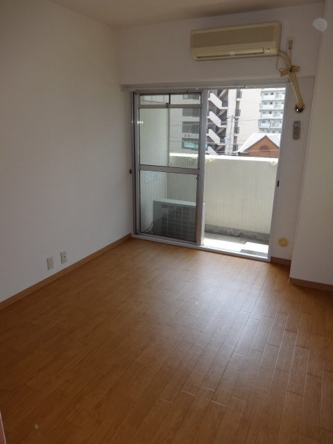 大阪市城東区蒲生１丁目の賃貸マンションの居間・リビング