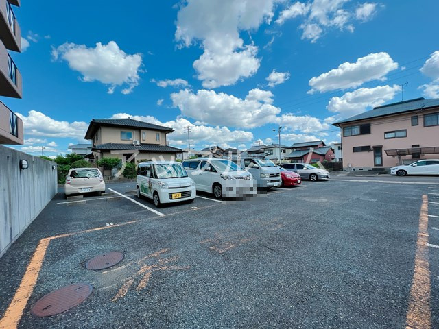 荒子ビルの駐車場
