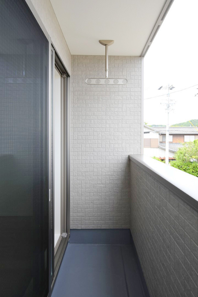 松山市西長戸建売②のバルコニー