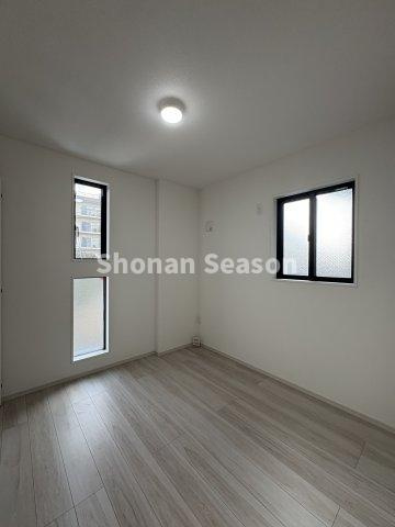 【洋室】 | 遮音・断熱性高い全窓「複層ガラス」を使用しました♪