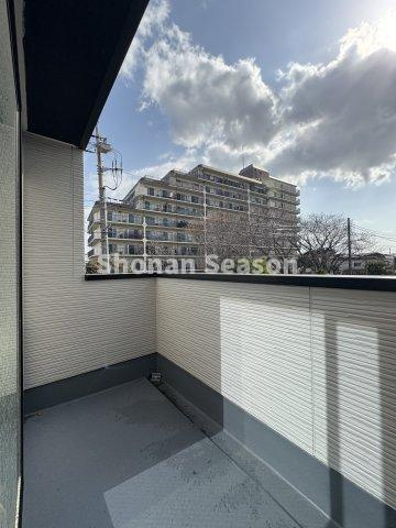 【バルコニー】 | 洗濯物・お布団が気持ち良く乾くバルコニー◎
陽当り・風通り共に良好ですよ♪