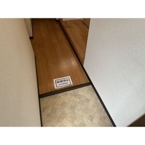 アプローズ川西の玄関