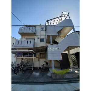 アプローズ川西の外観