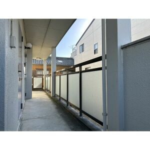 アプローズ川西のロビー