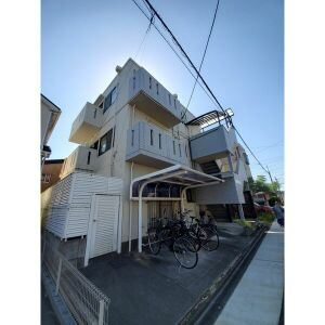 アプローズ川西の外観