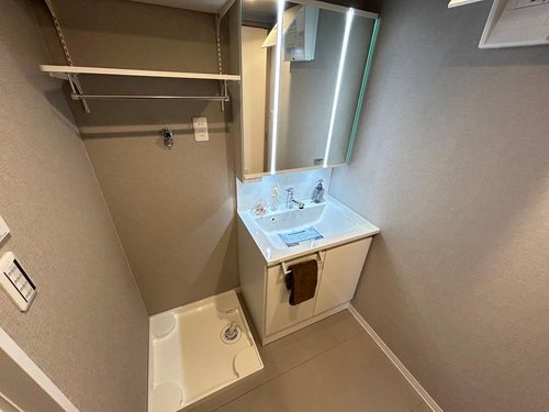 日商岩井夙川マンションの独立洗面台