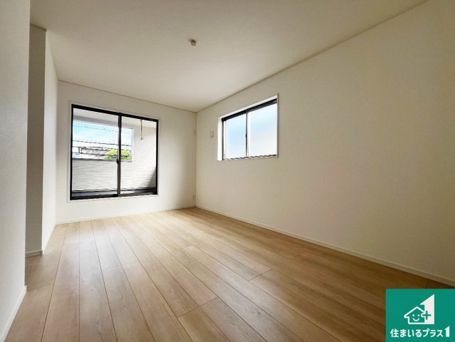 八尾市新家町　第1期　新築一戸建ての洋室|シンプルな洋室は、自分好みのインテリアが楽しめます♪ご家族とインテリアや家具を選びに行くのは新築購入時の醍醐味の一つです。ぜひお楽しみください♪