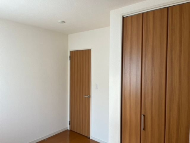 月見ヶ丘3丁目の洋室