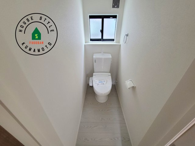 菊池市隈府第2-1棟（1号棟）　の内観：施工例|温水洗浄便座を完備しております。2ヶ所にトイレがあるのは朝の慌ただしい時間も安心です。