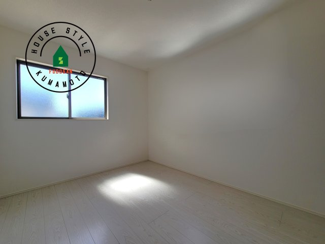 菊池市隈府第2-1棟（1号棟）　の内観：施工例|穏やかな光が差し込む室内には、穏やかな時間が流れます。