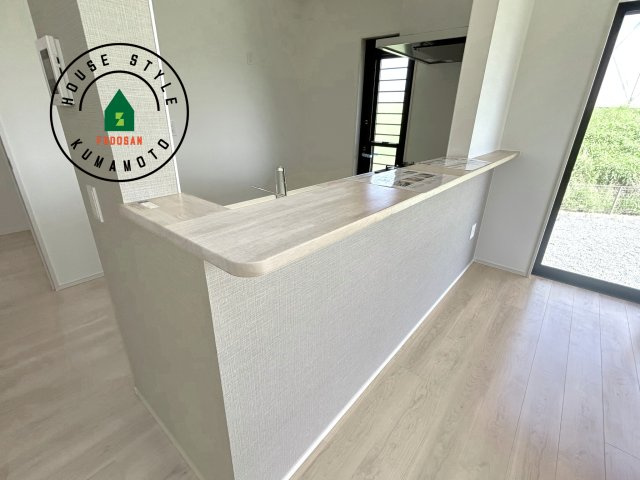 菊池市隈府第2-1棟（1号棟）　の内観：施工例|キッチンから立ち込める香りが今日の料理を期待させます。