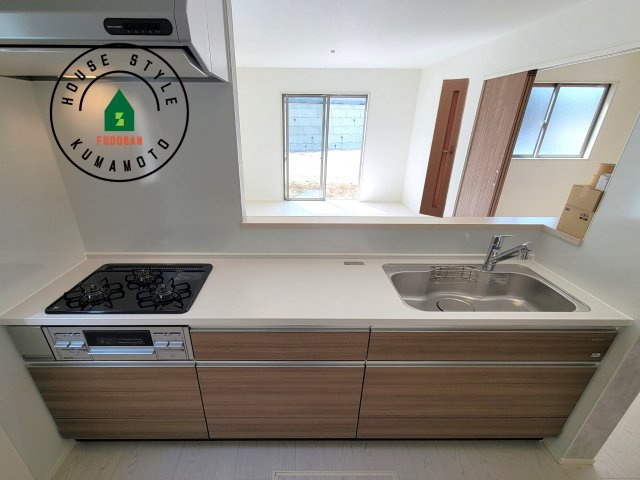 菊池市隈府第2-1棟（1号棟）　の内観：施工例|ご家族を近くに感じられる対面キッチンのLDK。会話もはずみそうですね。