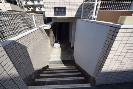 鶴ヶ島宝マンションのエントランス
