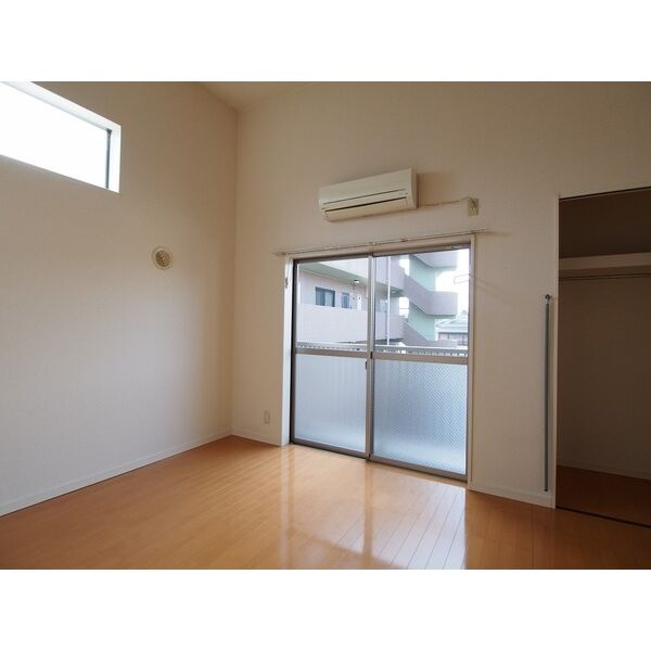 ウイングコート新守山の居間・リビング