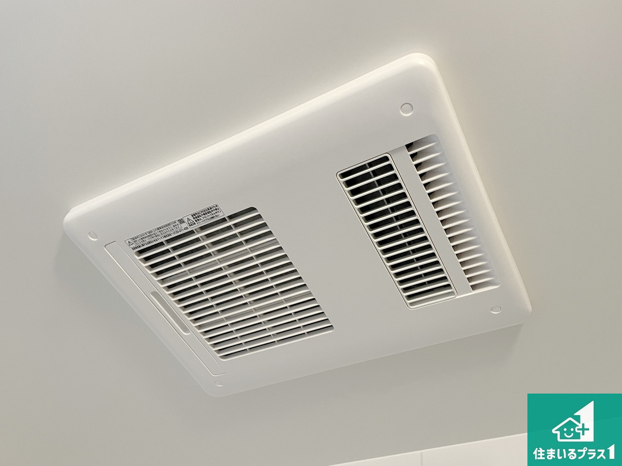 京都市伏見区深草大亀谷万帖敷町　第4期　新築一戸建ての冷暖房・空調設備|四季を通して快適なバスライフをお手伝いする浴室暖房乾燥機！浴室の乾燥・暖房・涼風・換気はもちろん、２４時間換気にも対応！