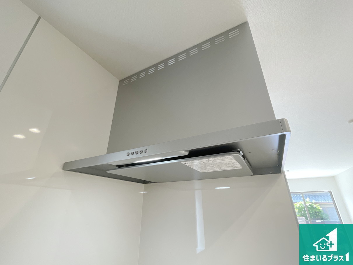 京都市伏見区深草大亀谷万帖敷町　第4期　新築一戸建ての設備|汚れにくいスロットフィルタでお手入れラクラク！ＬＥＤ照明付き！