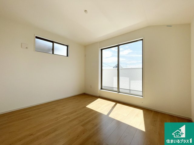 京都市伏見区深草大亀谷万帖敷町　第4期　新築一戸建ての洋室|シンプルな洋室は、自分好みのインテリアが楽しめます♪ご家族とインテリアや家具を選びに行くのは新築購入時の醍醐味の一つです。ぜひお楽しみください♪