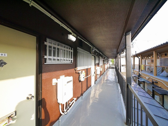 ロイヤル学園前P-Ⅱの玄関|明るい玄関です