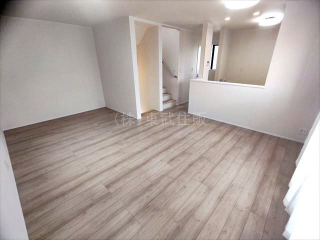 【居間・リビング】 | 志木市柏町５丁目　全１棟 | 2階　ご家族が集まるリビングは17.12帖の広さです